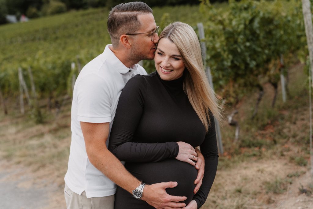 Fotoshooting Babybauch Ahrtal Weinberge