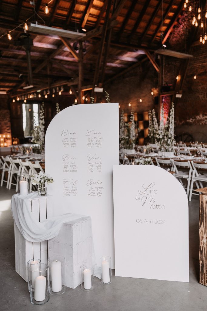 Scheunenhochzeit Köln: Tischdekoration im Boho-Stil in der Kornscheune