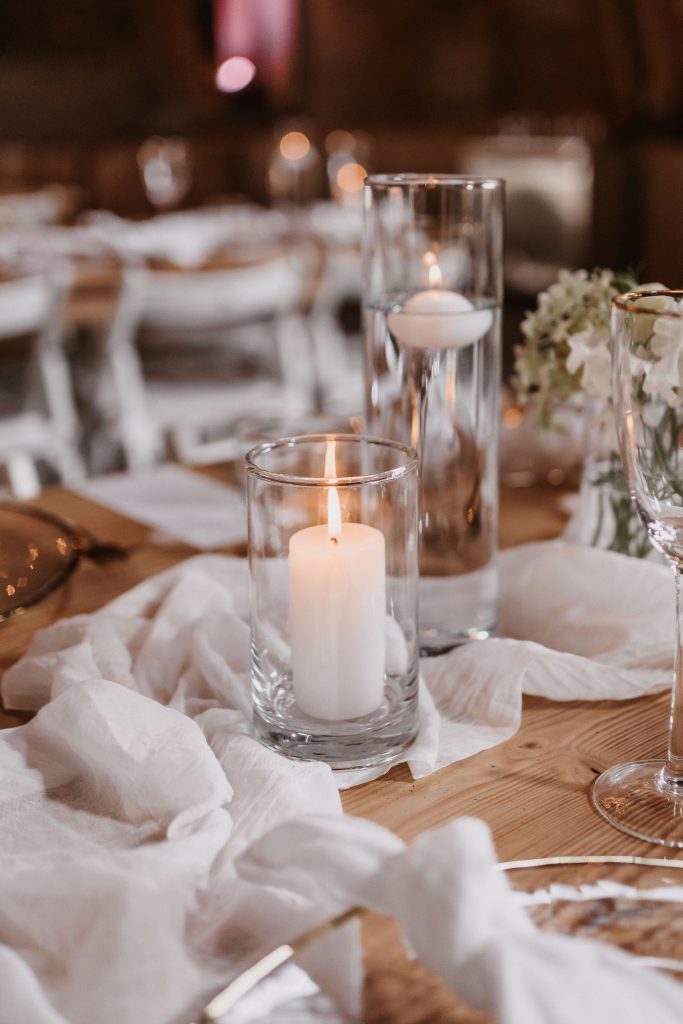 Scheunenhochzeit Köln: Tischdekoration im Boho-Stil in der Kornscheune