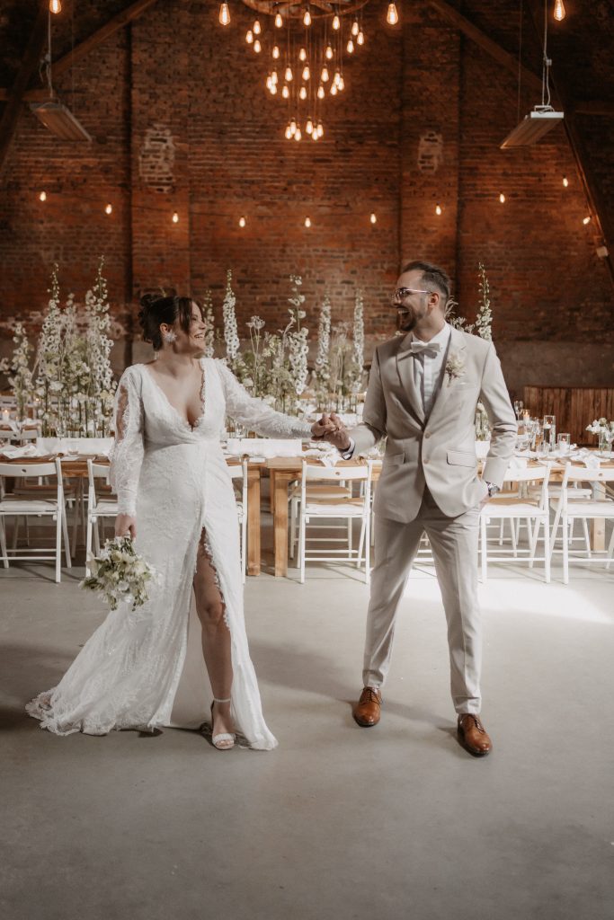 Scheunenhochzeit bei Köln, Brautpaar in der Kornscheune
