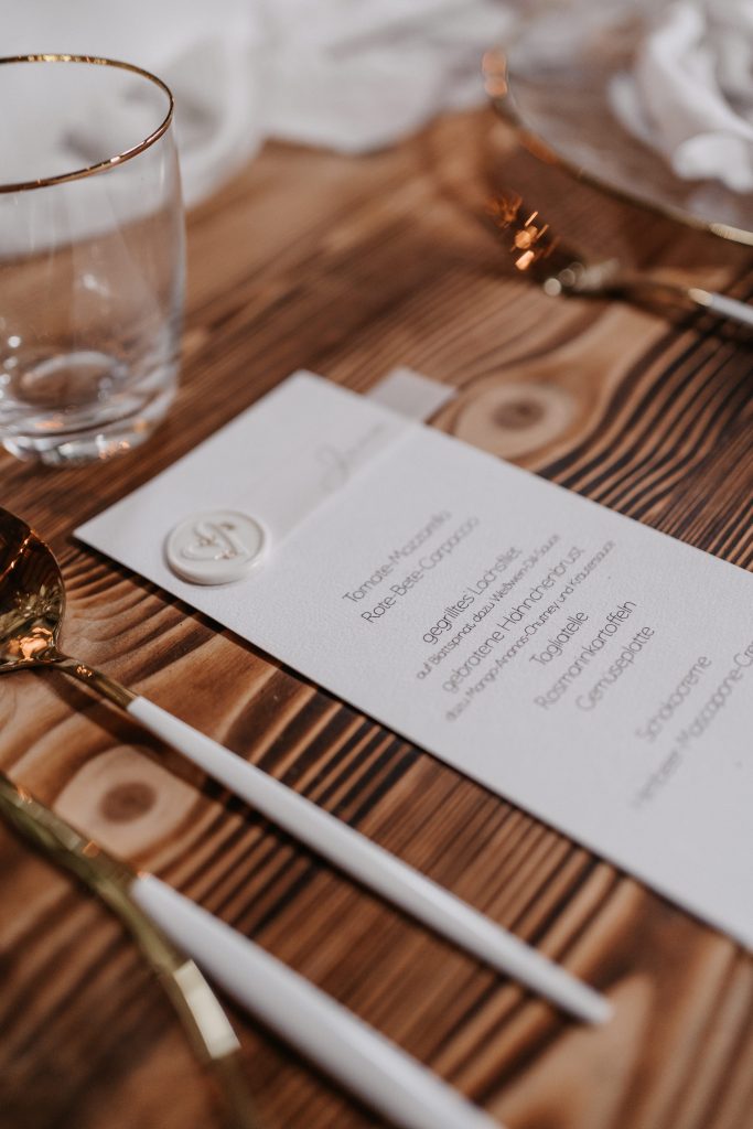 Scheunenhochzeit Köln: Tischdekoration im Boho-Stil in der Kornscheune