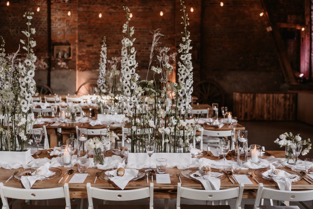 Scheunenhochzeit Köln: Tischdekoration im Boho-Stil in der Kornscheune