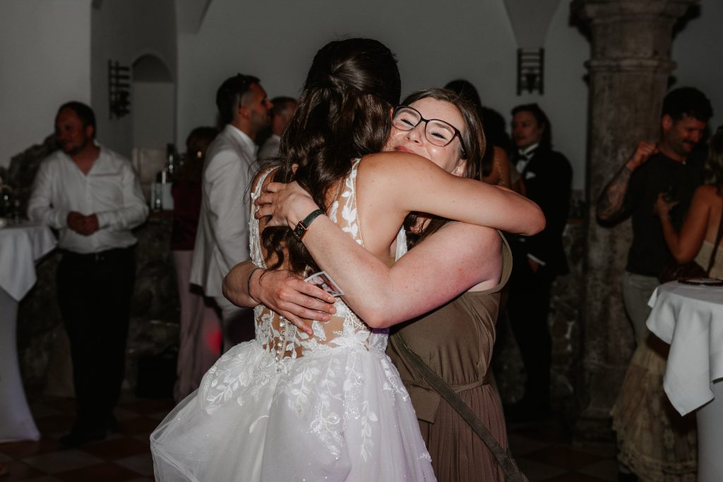 Hochzeit Schloss Arenfels Cathy Kohlenberg Fotografie Brautstraußwurf