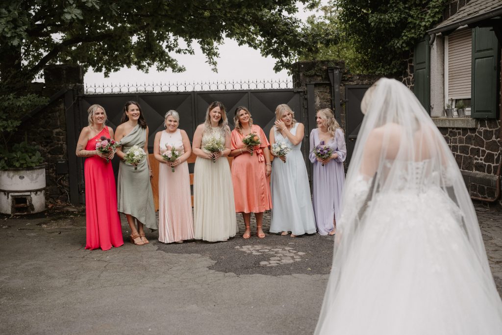 Hochzeit auf den Waldorfer Höfen Cathy Kohlenberg Fotografie First Look Mädels