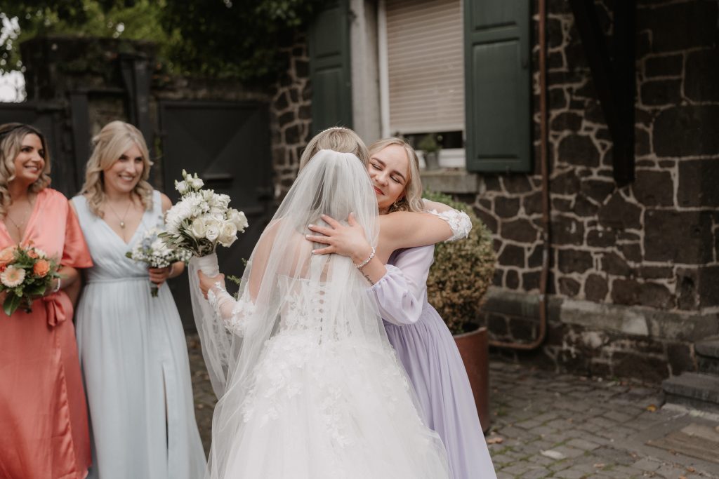 Hochzeit auf den Waldorfer Höfen Cathy Kohlenberg Fotografie First Look Mädels